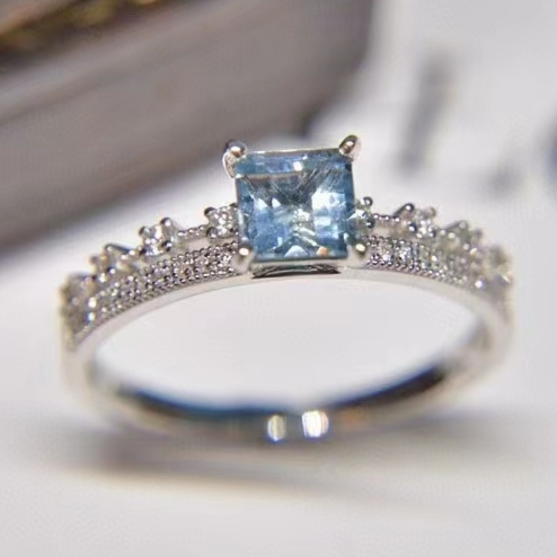Aquamarine Double Design Gemstone Ring pour fille